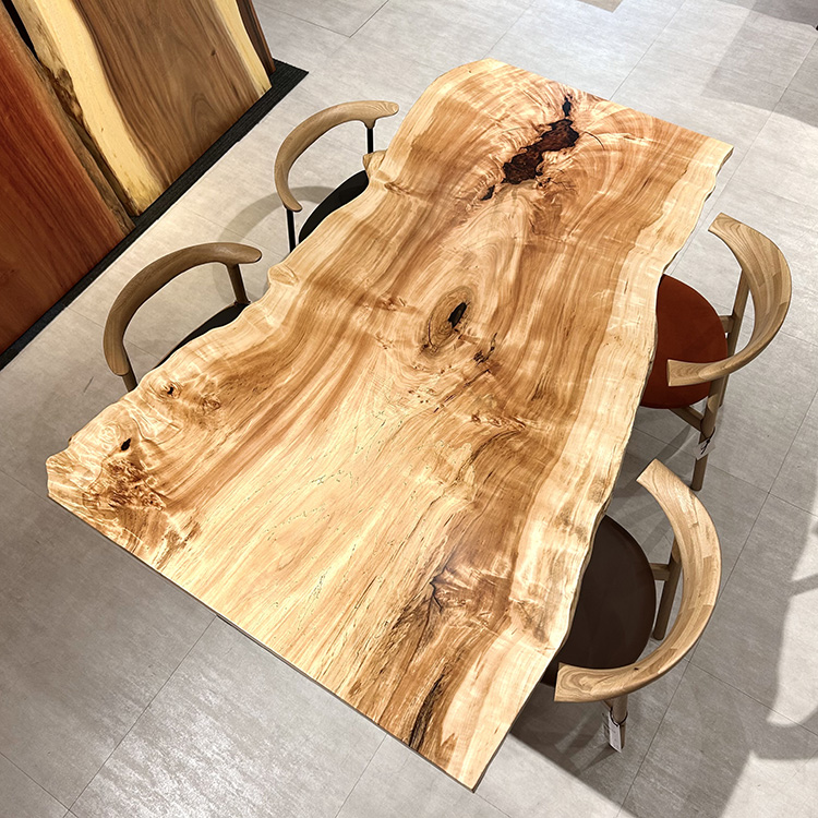 特大] 栃 一枚板 ダイニングテーブル 新品/未使用 杢あり 変木